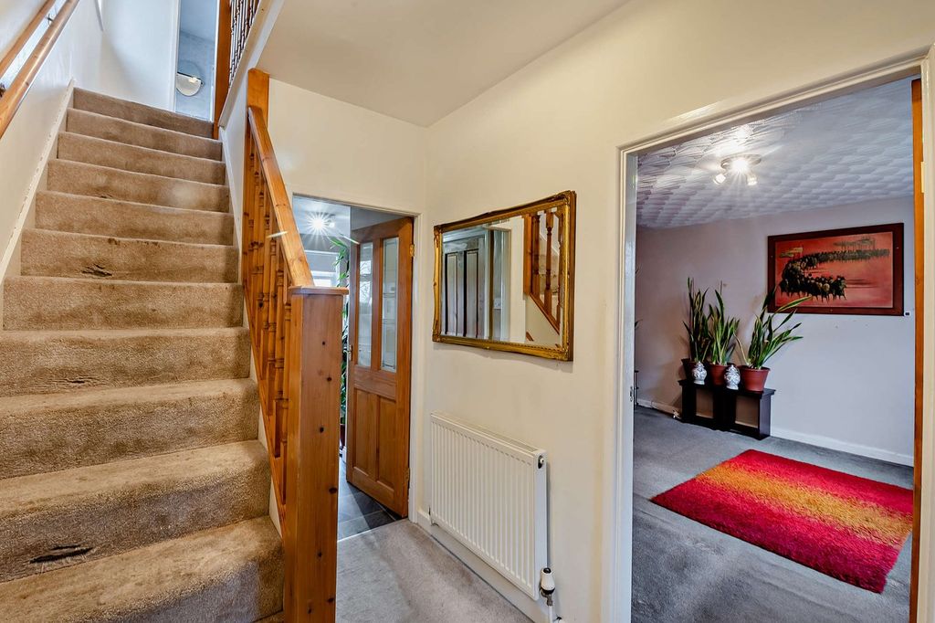 Property photo 2 of 32