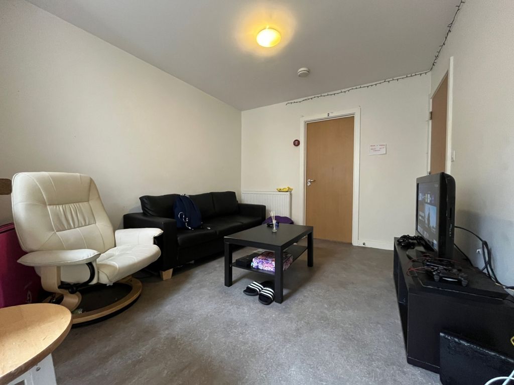 Property photo 2 of 9 Lrg_F14c85F7-0B49-427F-83E3-cc9E06E7770d