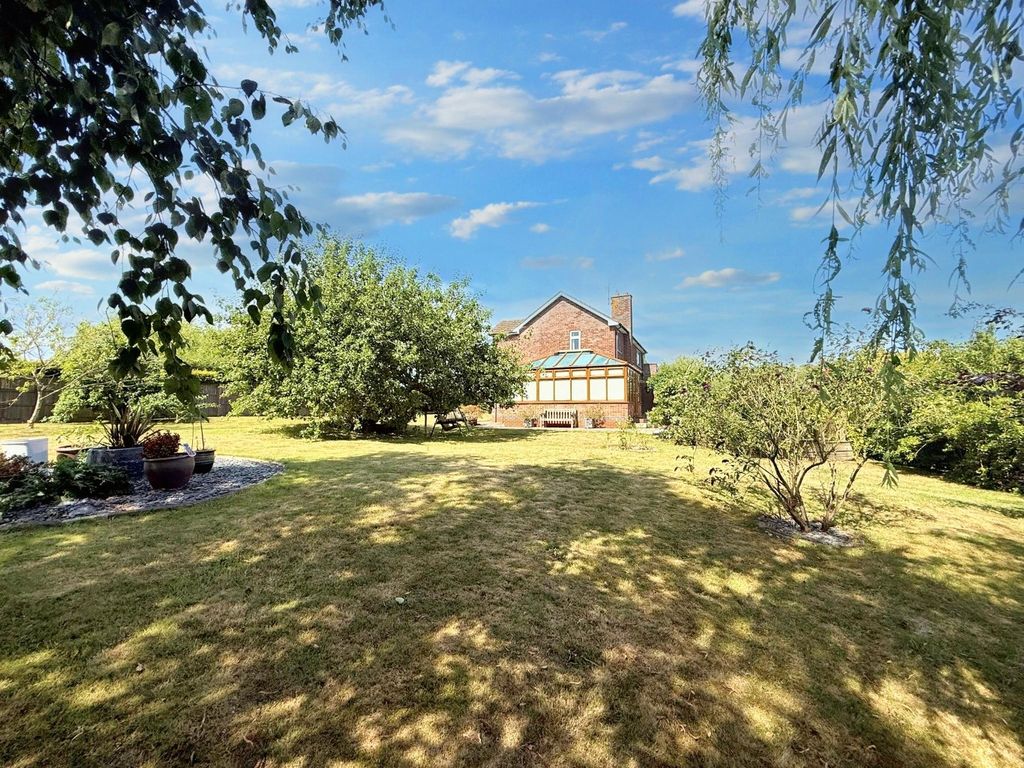 Property photo 2 of 52 4020003