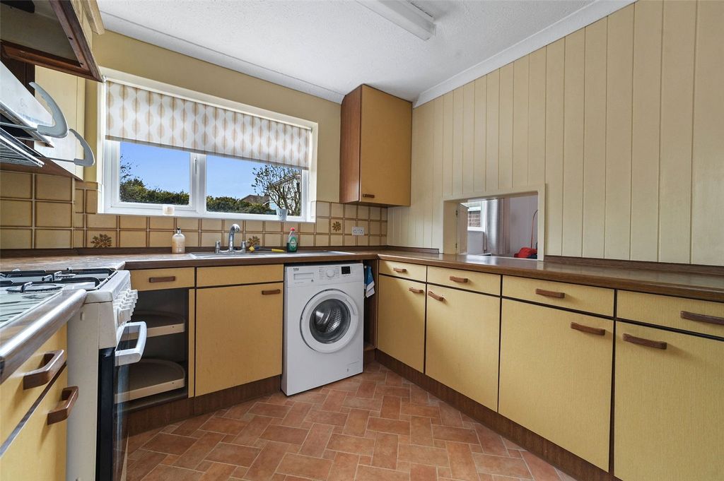 Property photo 3 of 23 Kitchen