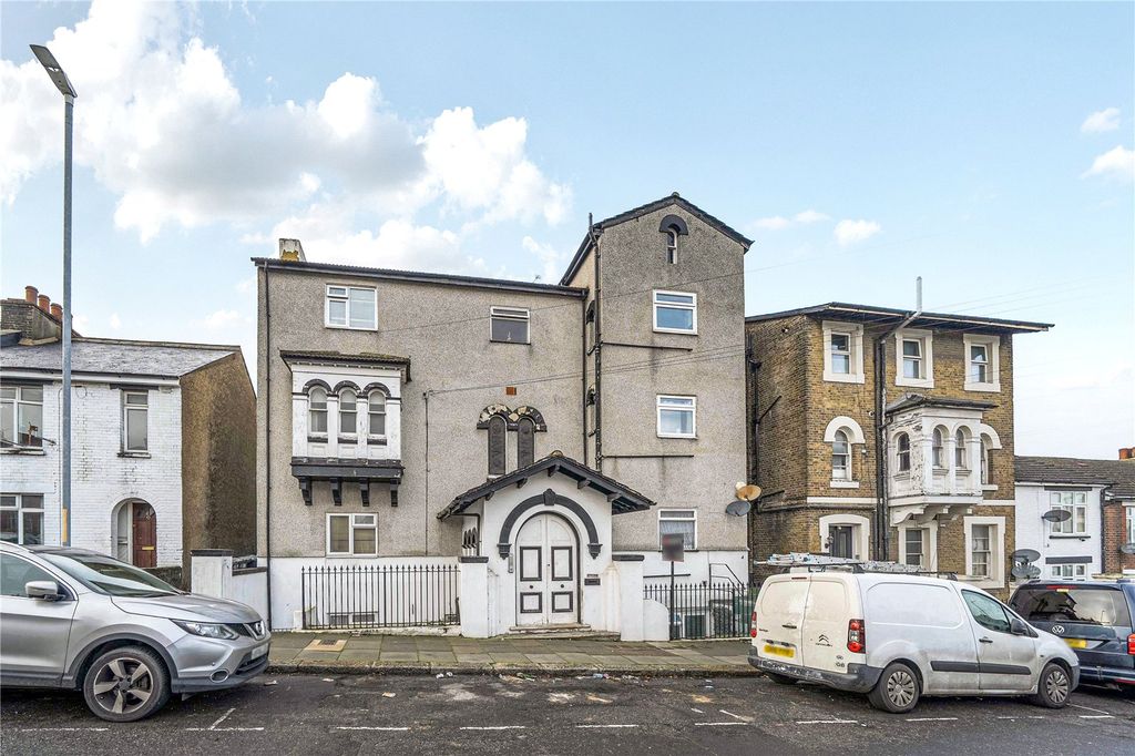 Property photo 1 of 15 Front Aspect