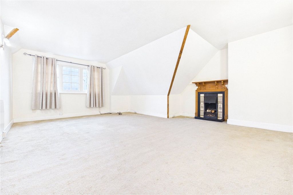 Property photo 2 of 16 Living Room