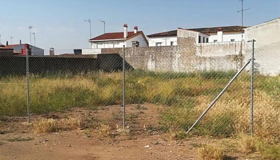 Property photo 1 of 5 Urban Plot For Sale In Los Santos De Maimona – 648 m2, Ready For Construction