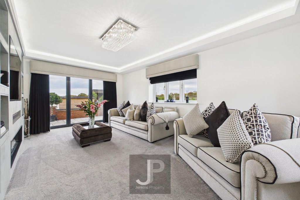 Property photo 3 of 24 House Lounge