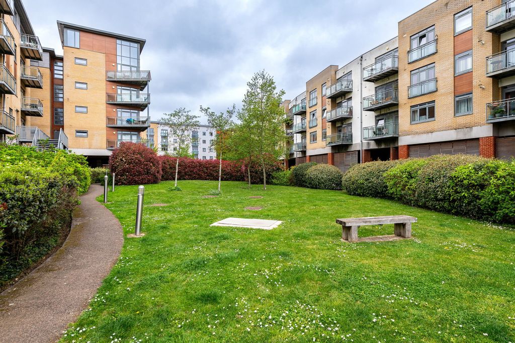 Property photo 2 of 12