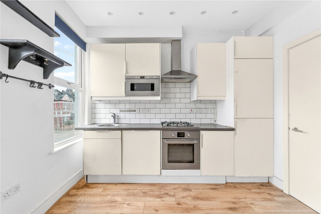 Property photo 3 of 17 Picture No. 12