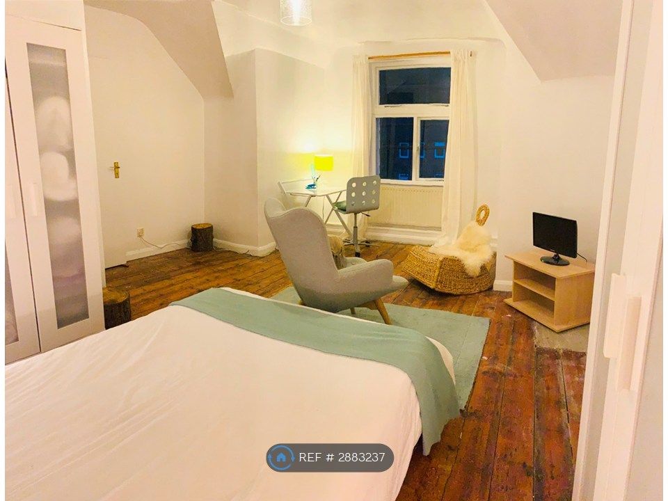 Property photo 3 of 12 Bedroom View 3