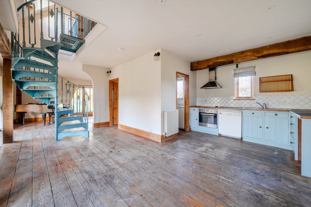 Property photo 2 of 18 Picture No. 31