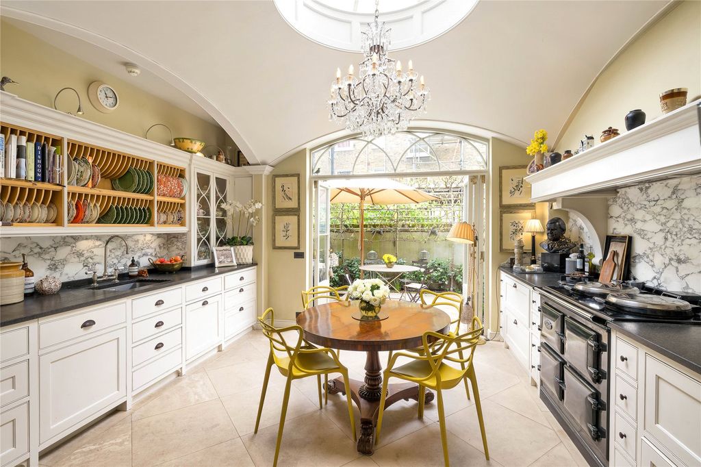 Property photo 1 of 9 Kitchen/ Dining Room