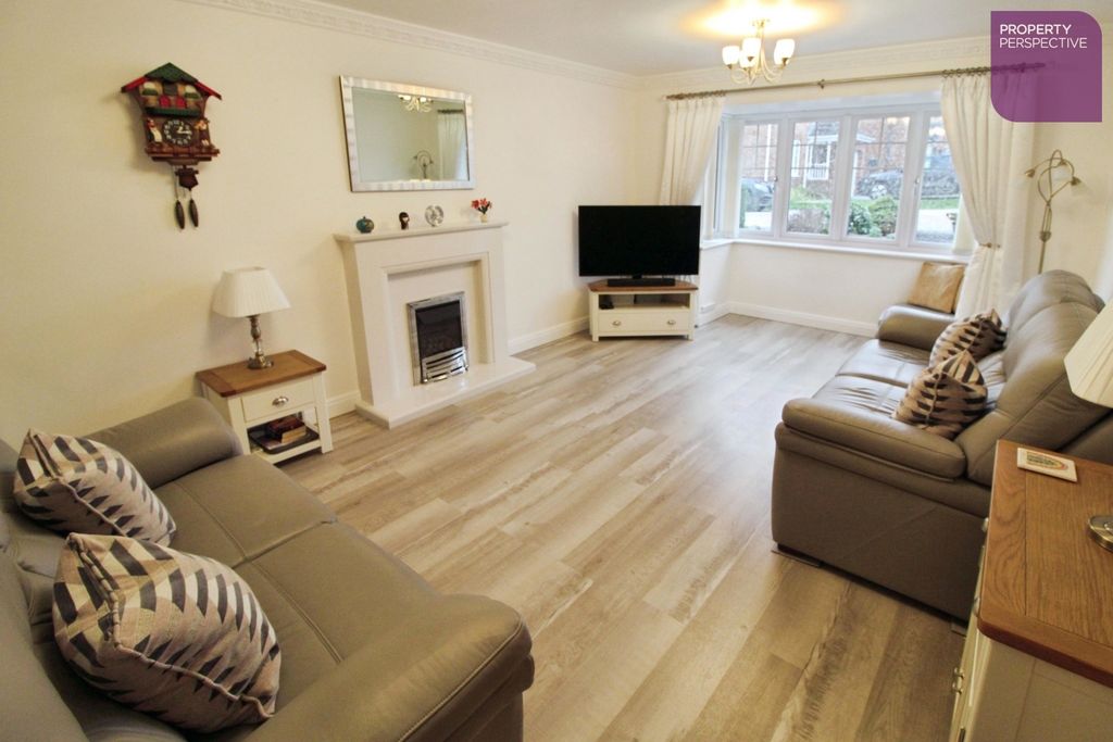 Property photo 2 of 19 Lounge