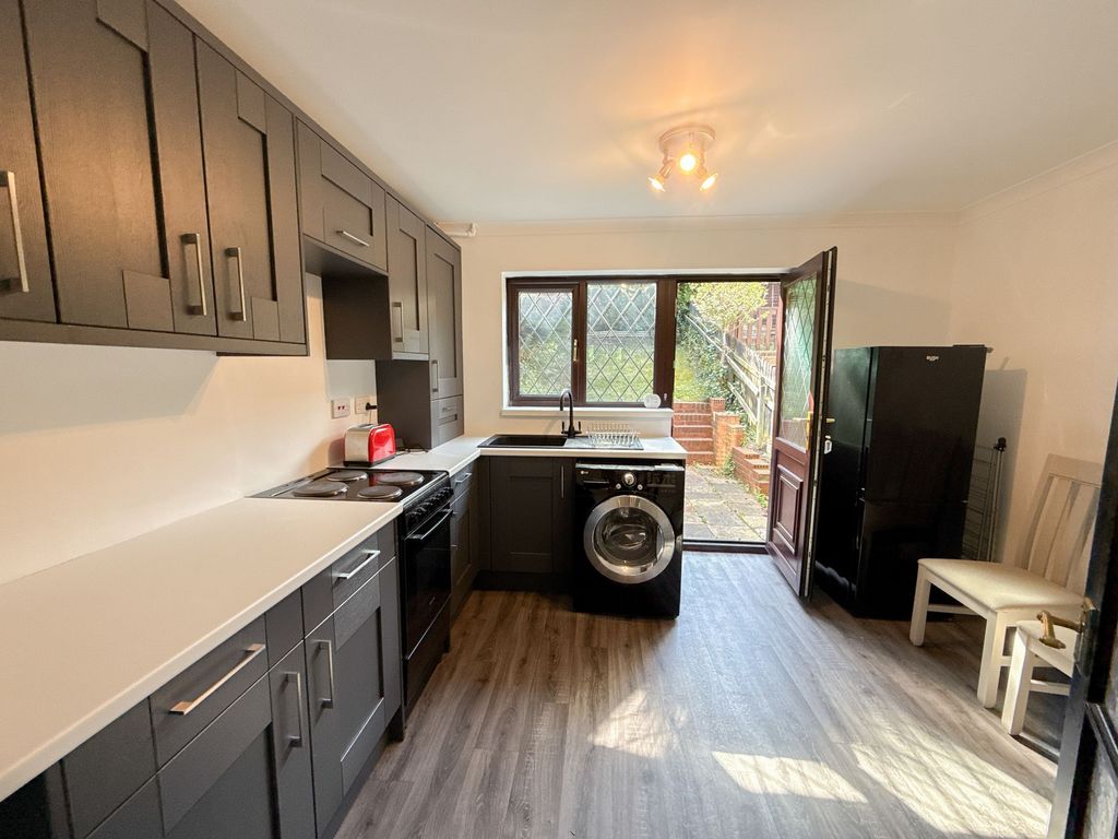 Property photo 3 of 9 Kitchen