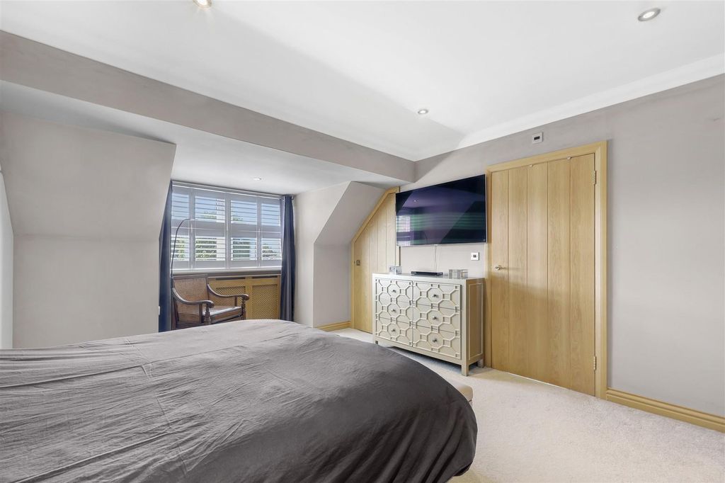 Additional image 15 of 3 bed flat for saleCrows Road, Epping CM16