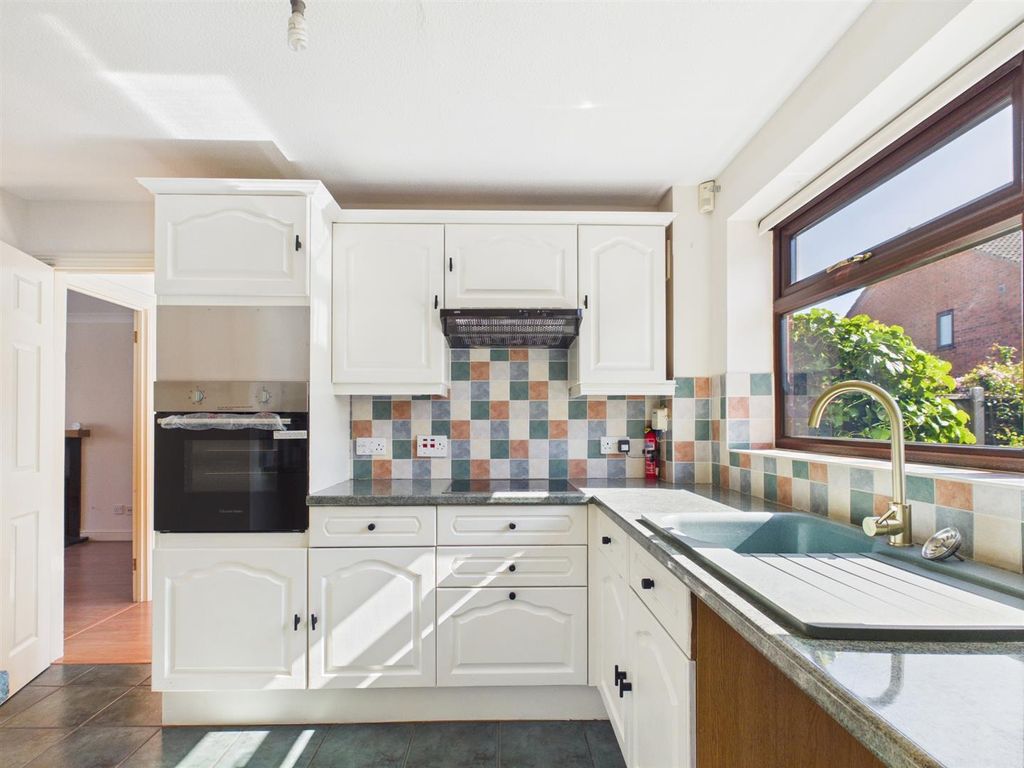 Property photo 3 of 14 Kitchen