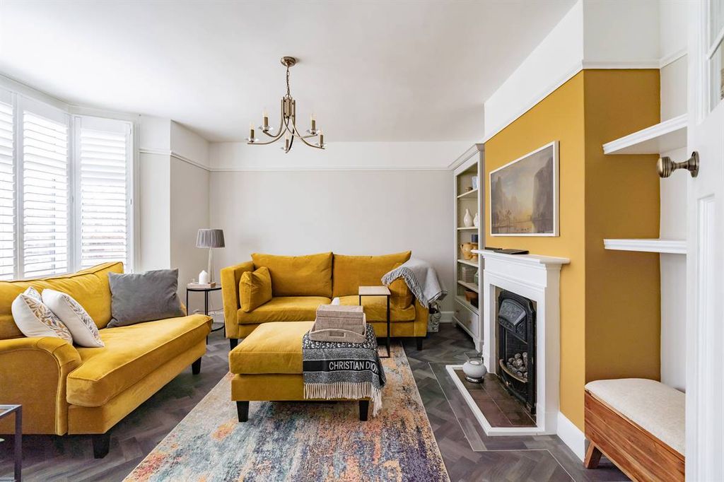 Property photo 2 of 21