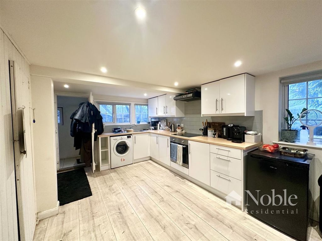 Property photo 2 of 12 Kitchen/Breakfast Room