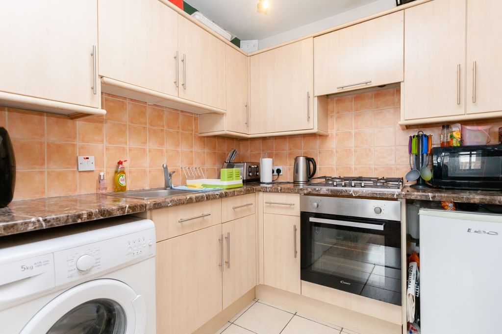 Property photo 2 of 11 Kitchen