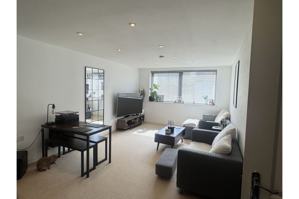 Property photo 2 of 11 Living / Dining Room