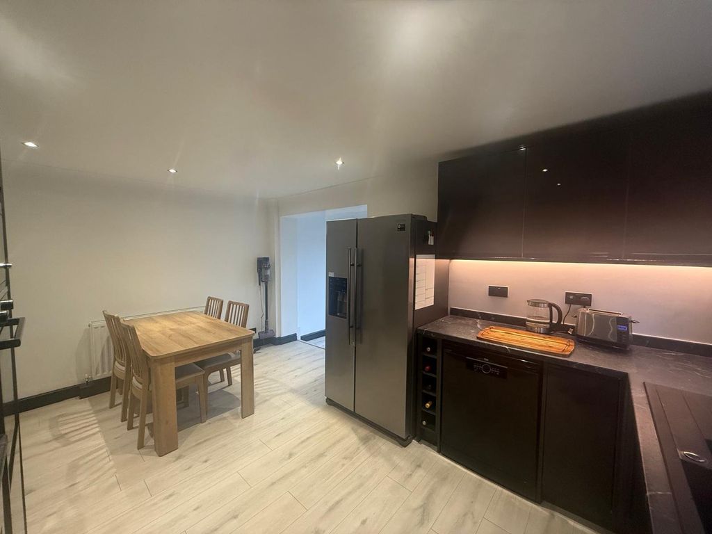 Property photo 3 of 33 Picture No. 46