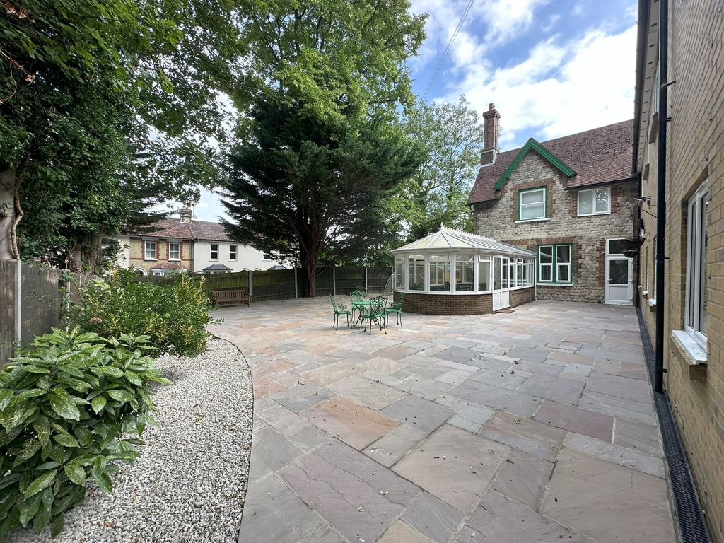 Property photo 2 of 9