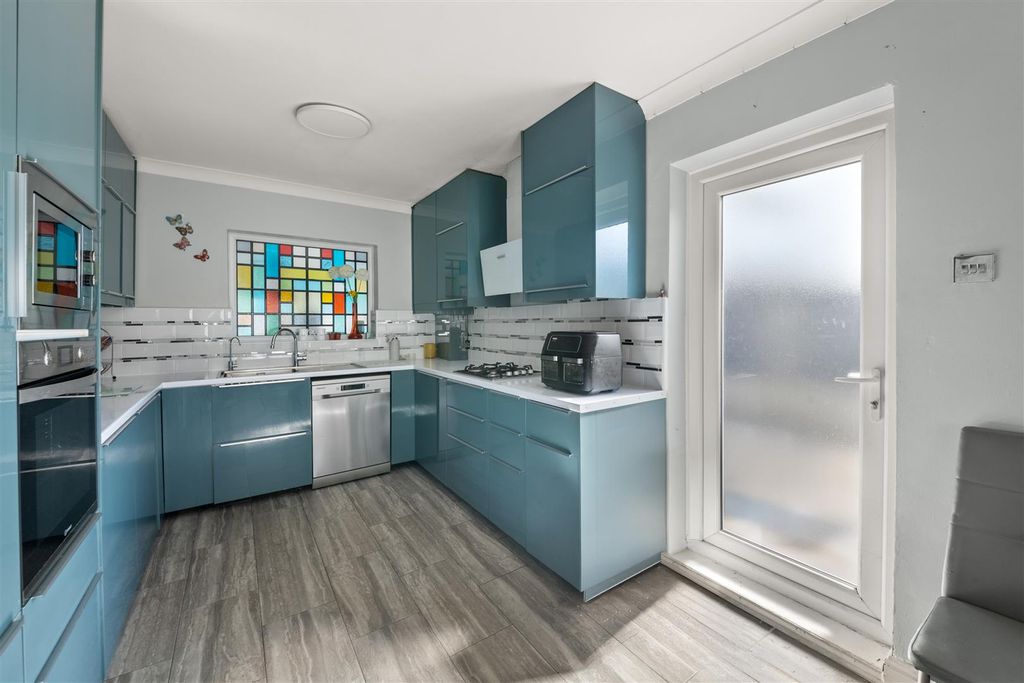 Additional image 9 of 5 bed semi-detached house for saleWhittington Avenue, Hayes UB4