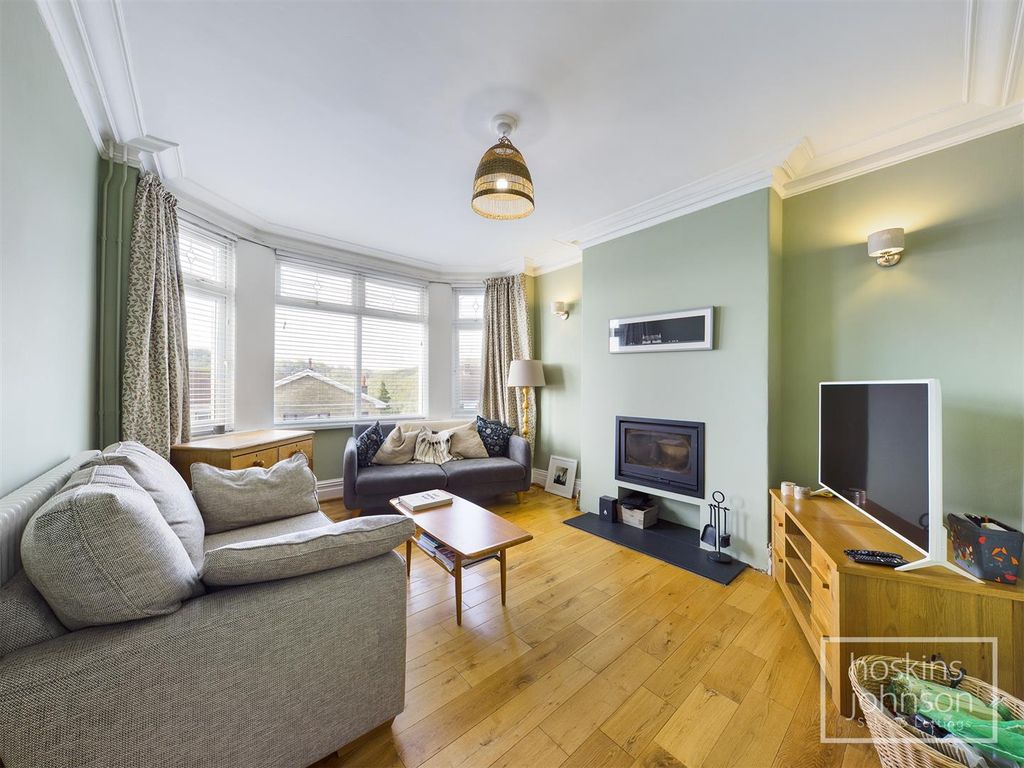 Property photo 3 of 33 Lounge