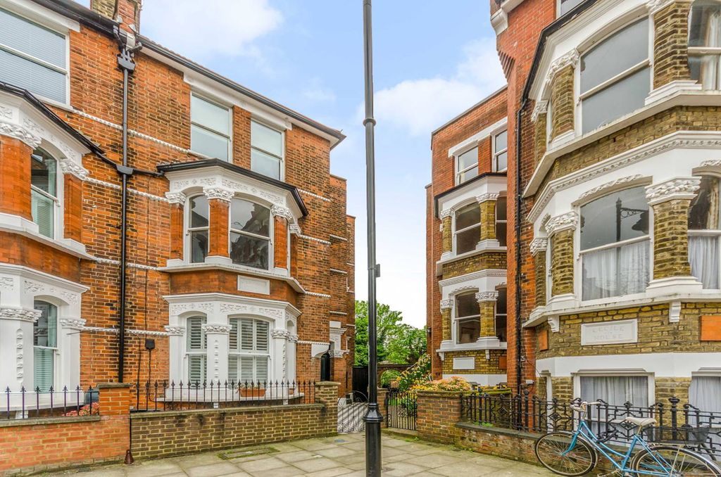 Property photo 2 of 30