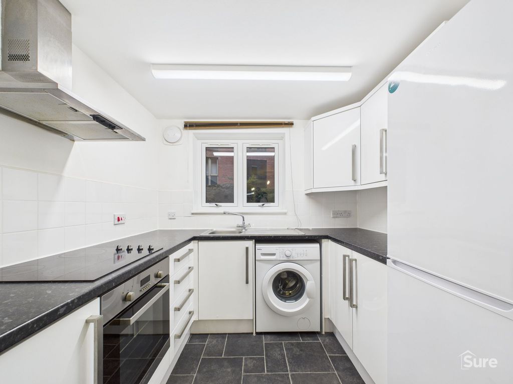 Property photo 3 of 7 Kitchen