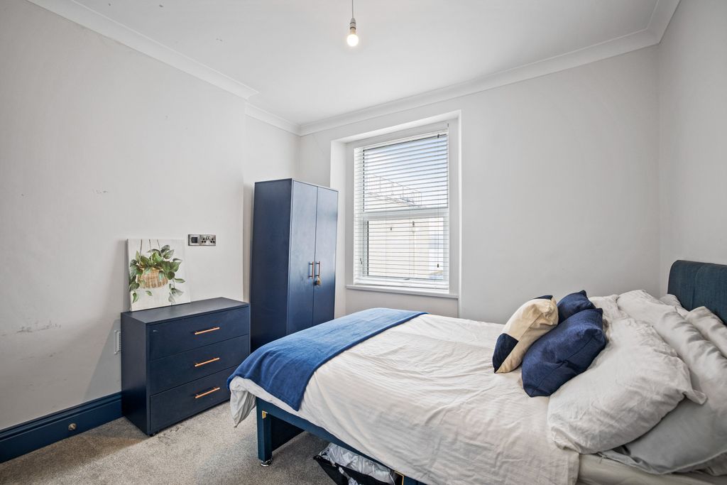 Property photo 2 of 9 0040