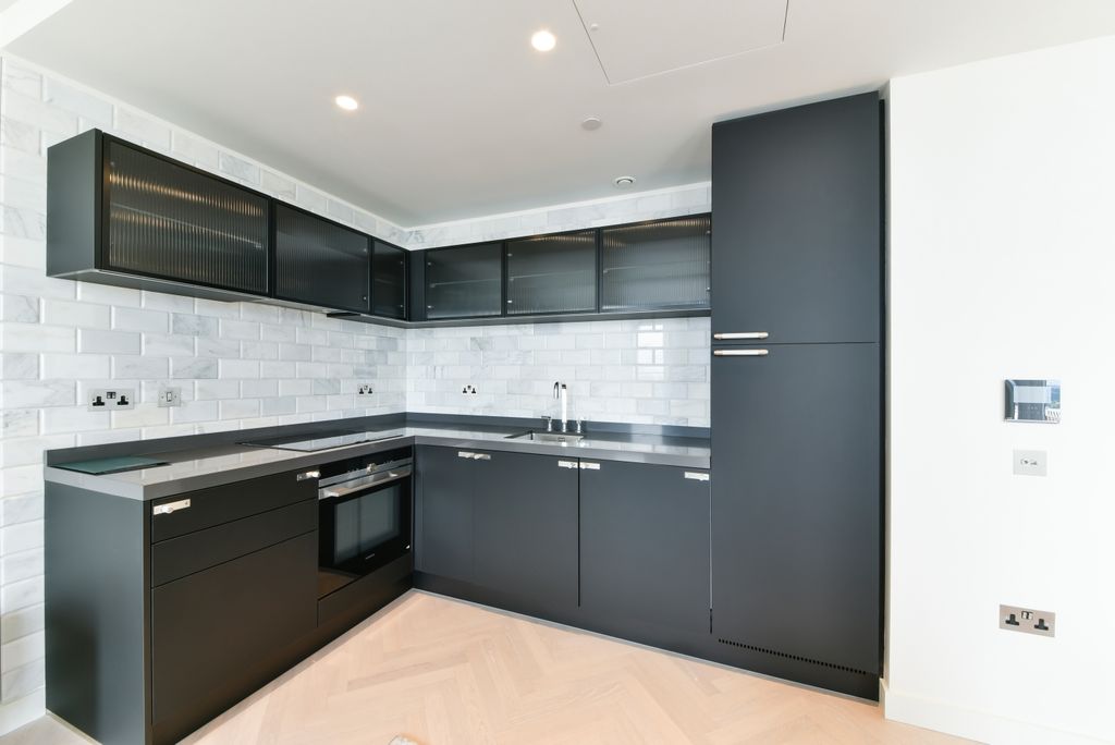 Property photo 3 of 14 Kitchen