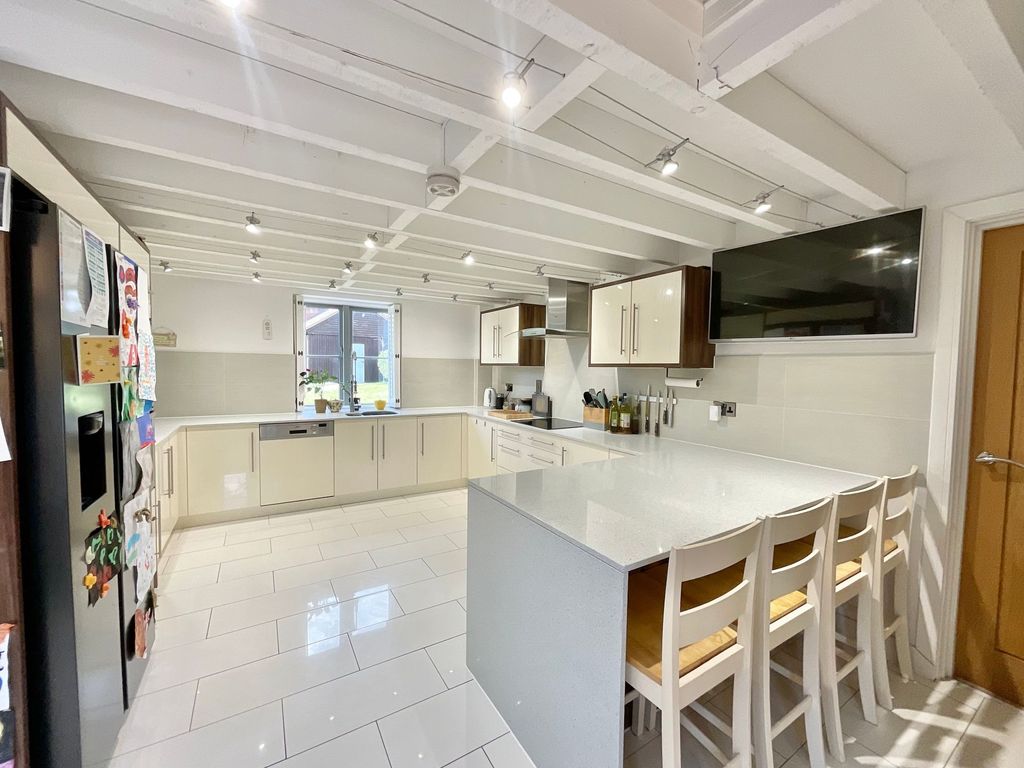 Property photo 2 of 36