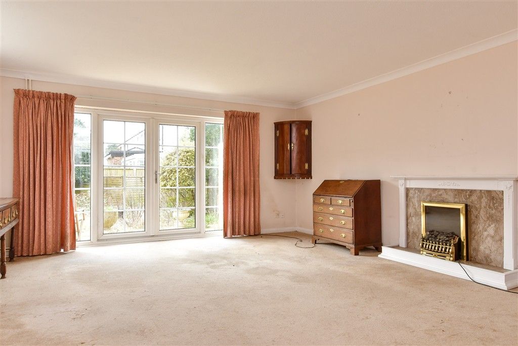 Property photo 3 of 10 Lounge