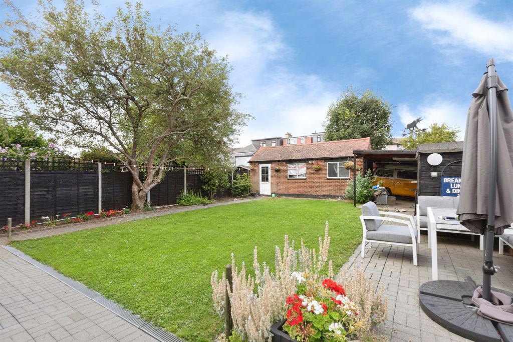 Property photo 3 of 31