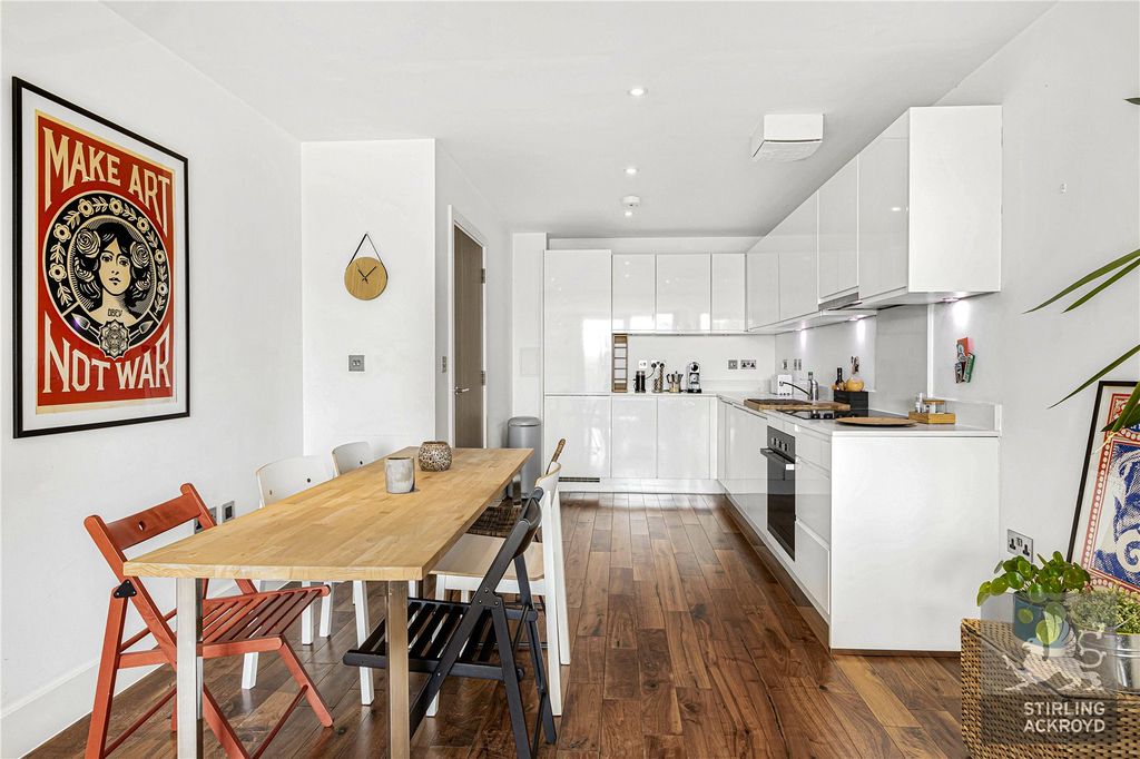Property photo 3 of 17 Kitchen