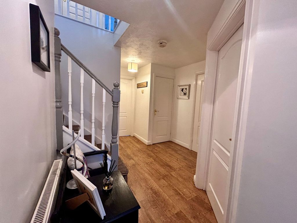 Property photo 2 of 28