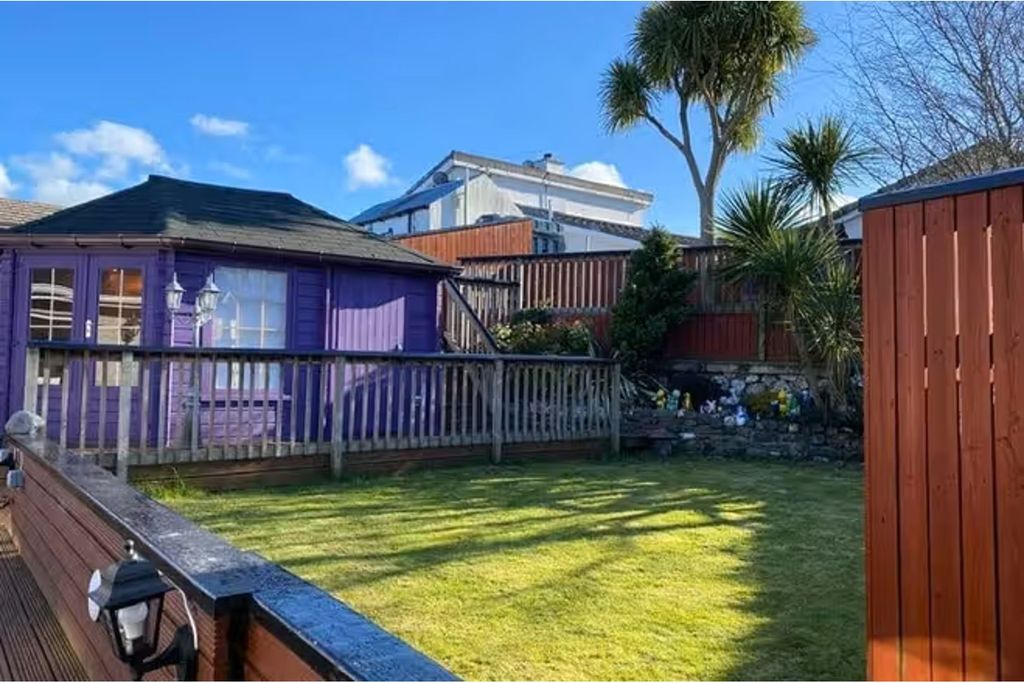 Property photo 3 of 33