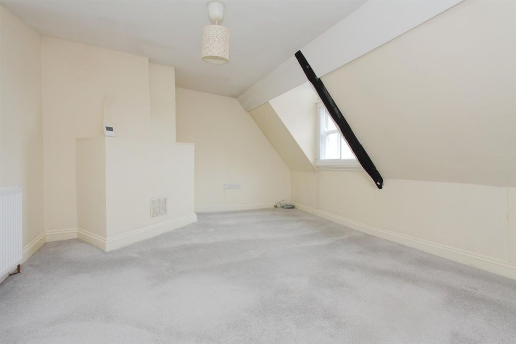 Property photo 2 of 13 40A Silver Street Ph15.Jpg
