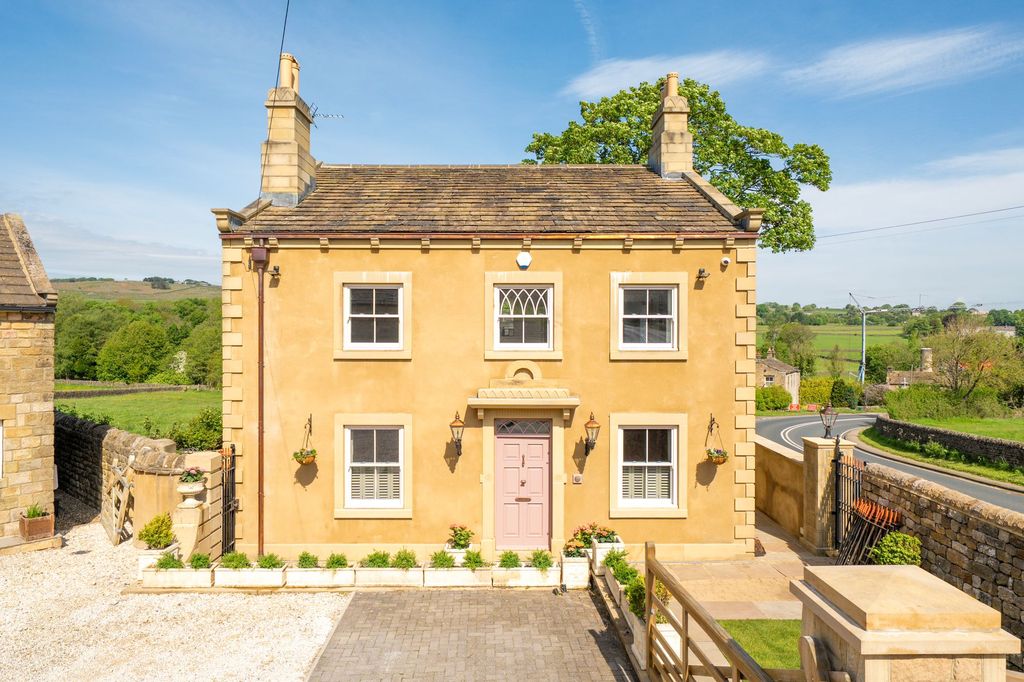 Property photo 1 of 52
