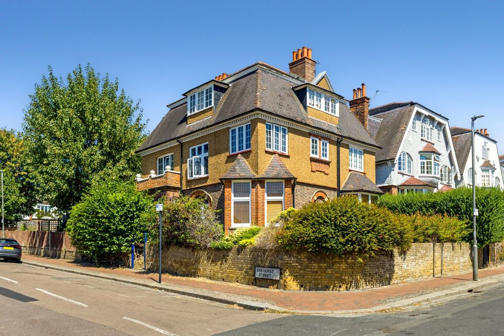 Property photo 1 of 15 Rodway Road