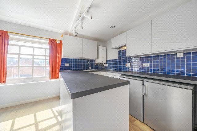 Property photo 3 of 11 Kitchen