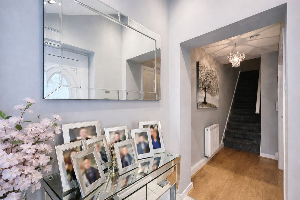 Property photo 2 of 19 5037933