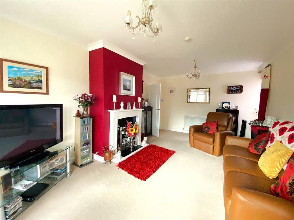 Property photo 3 of 16 20 Windmill Drive - Lounge1.Jpg