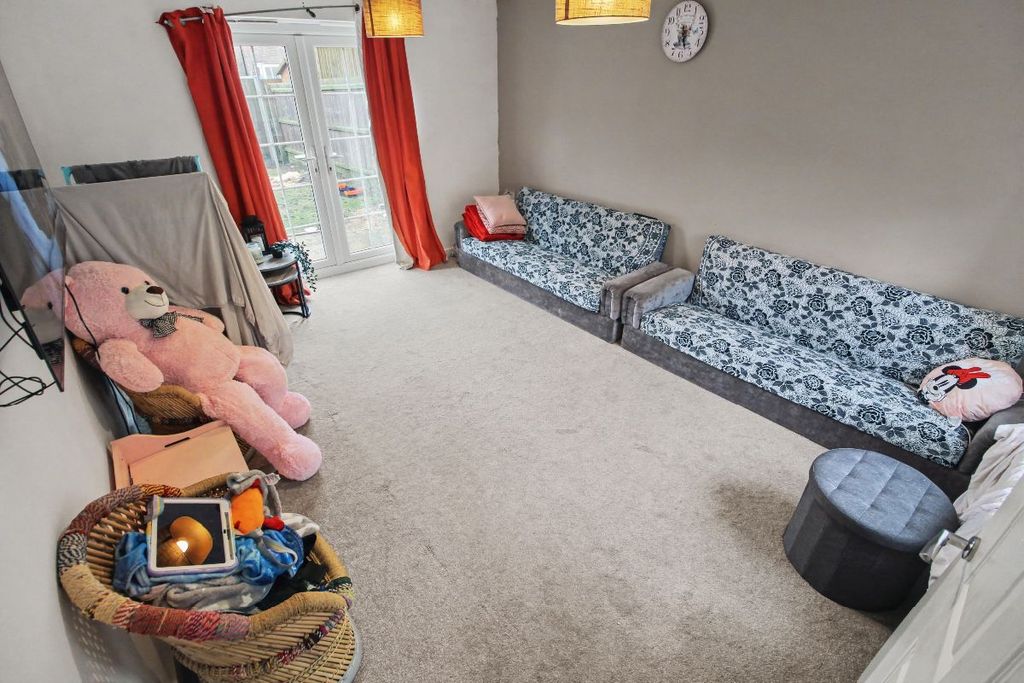 Property photo 2 of 11