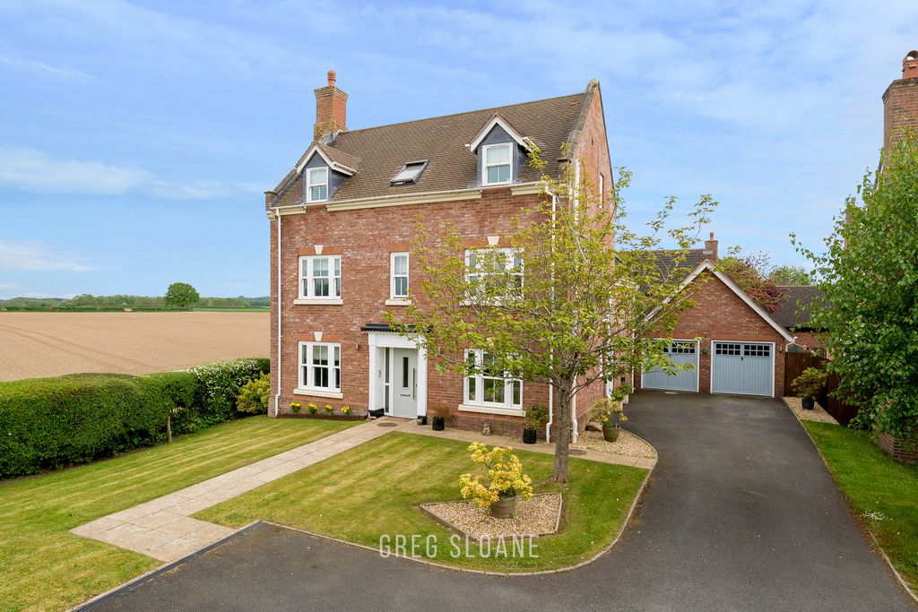 Property photo 1 of 29 1454807-28-6A0358476F6E3-Arw