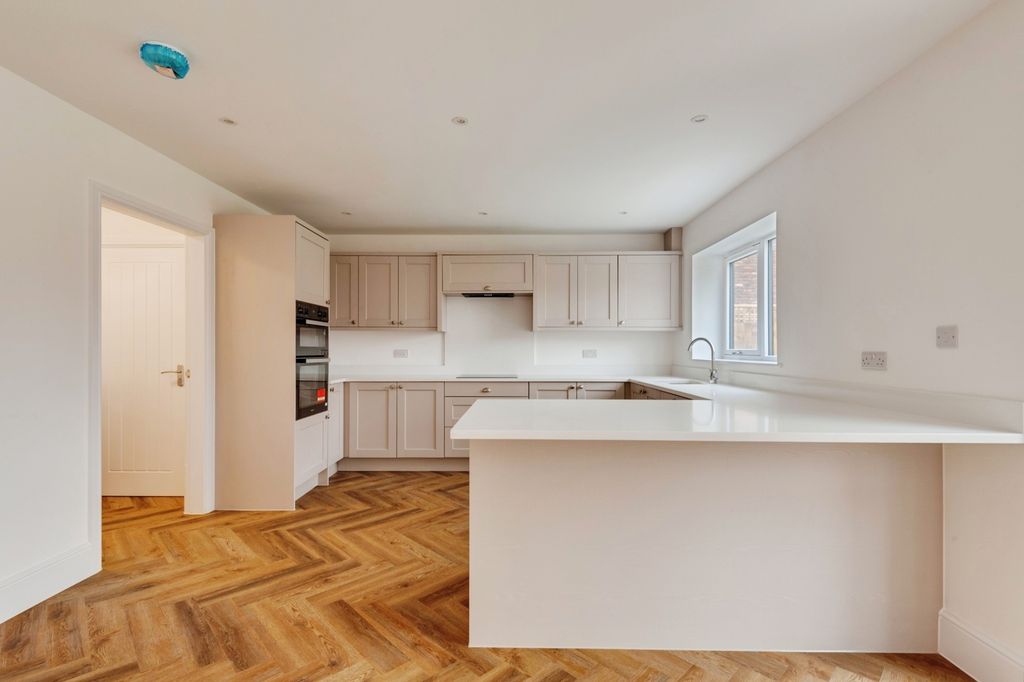 Property photo 3 of 27 Pbox-Img.Jpg