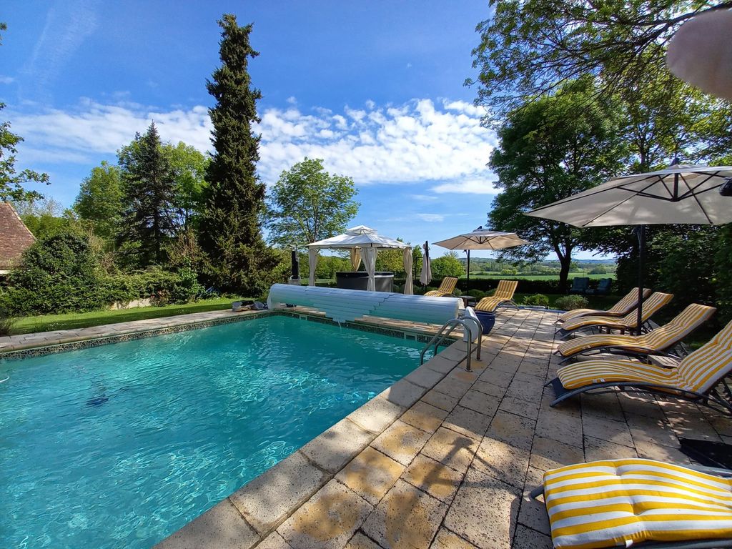 Property photo 2 of 22