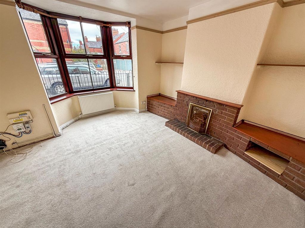 Property photo 3 of 15 Lounge