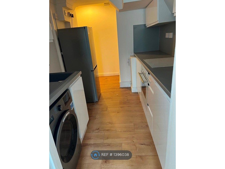 Property photo 3 of 9 Kitchen