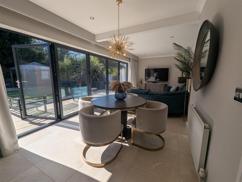 Property photo 3 of 35 Dining/Sitting Area