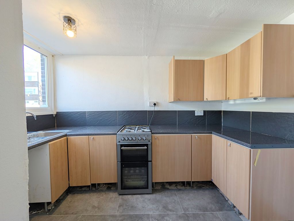 Property photo 3 of 9 Kitchen