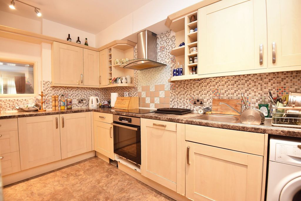 Property photo 3 of 7